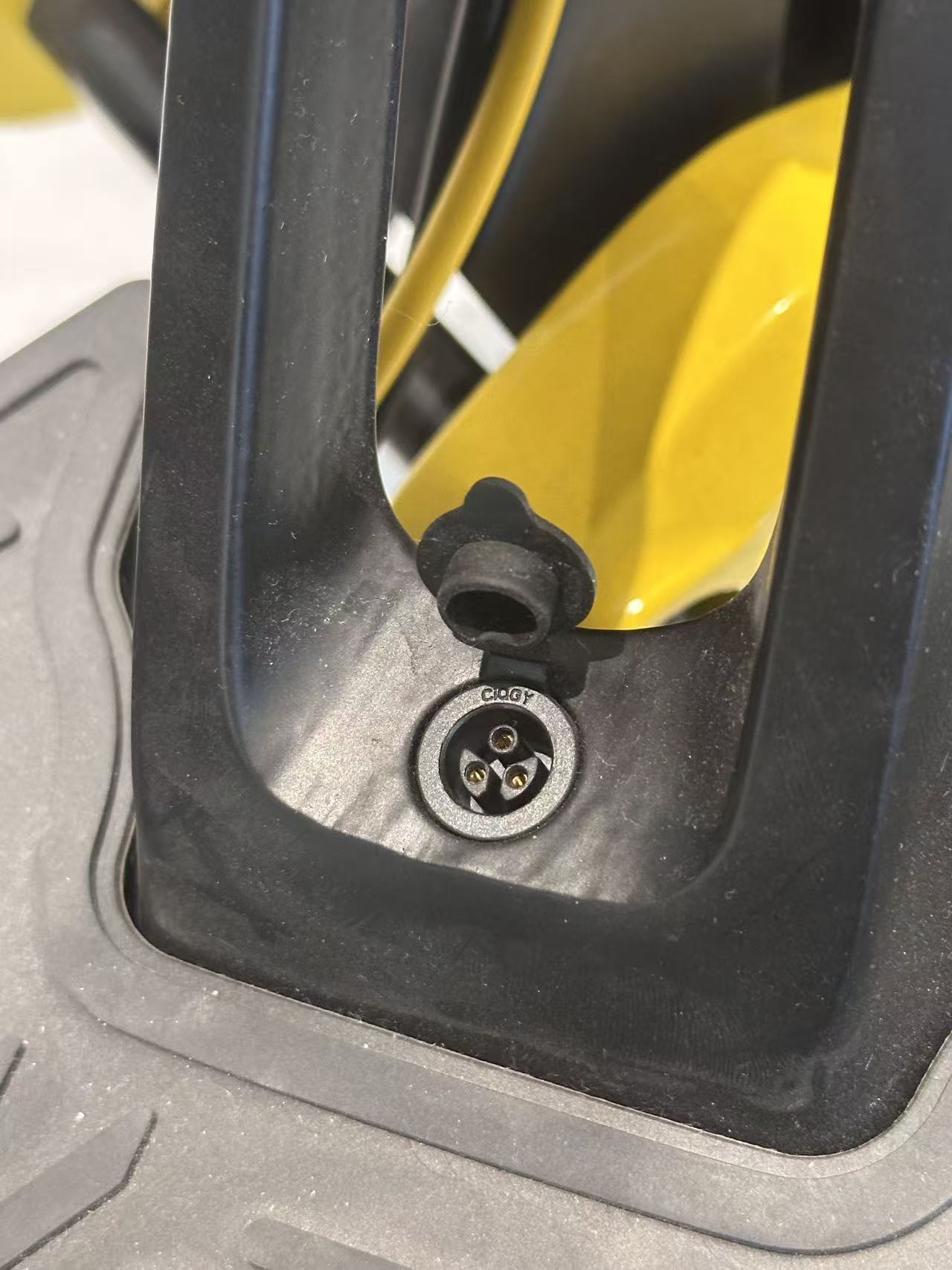 S10 charging port