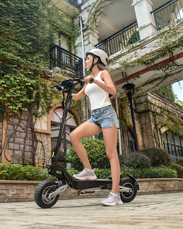 Oops! We accidentally spilled the news… 😉
The T10 is now cheaper than ever—only €399! Let this comfortable and smooth-riding e-scooter make every city commute and park ride a joy!