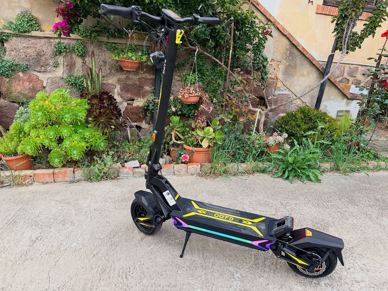 Non proprio… qui la domenica è sempre PRODUTTIVA 🔥
Tanks @ootd_scooters 🤝
Oggi si macinano km e si mettono sotto stress i test del nuovo O-OTD SR1 🛴⚡
Prime impressioni? Design cattivo, LED RGB spettacolari e tanta voglia di spingere 👀

Adesso vediamo come si comporta davvero su strada… autonomia, accelerazione, comfort e stabilità saranno messi alla prova 💨

La recensione completa arriverà presto sul canale!