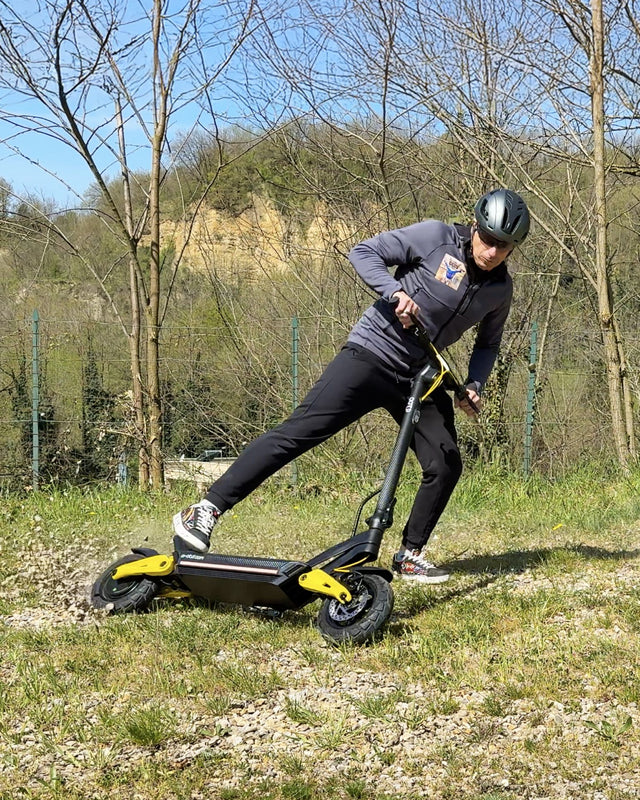 Effortless, powerful, and built to last.🛴✨This is what riding should feel like.