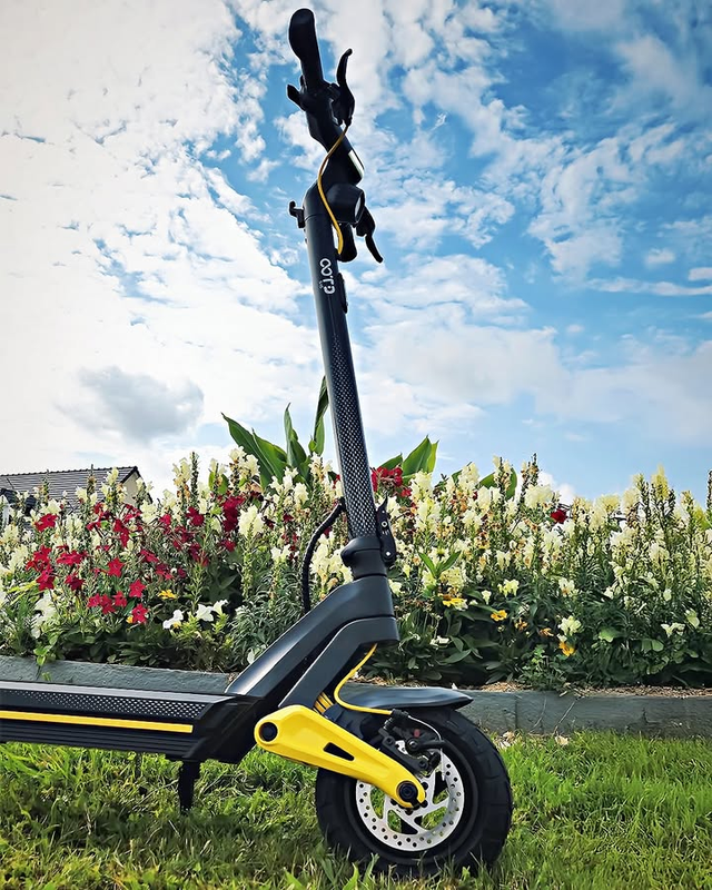 Refined details of the OOTD S10 ✨Whether you’re commuting, heading to a date, or pausing for your favorite coffee break — the S10 brings ease and style to every ride.