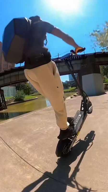 More than transportation — it’s riding for fun. With the OOTD T10, the whole city turns into your playground. 😎🏙️